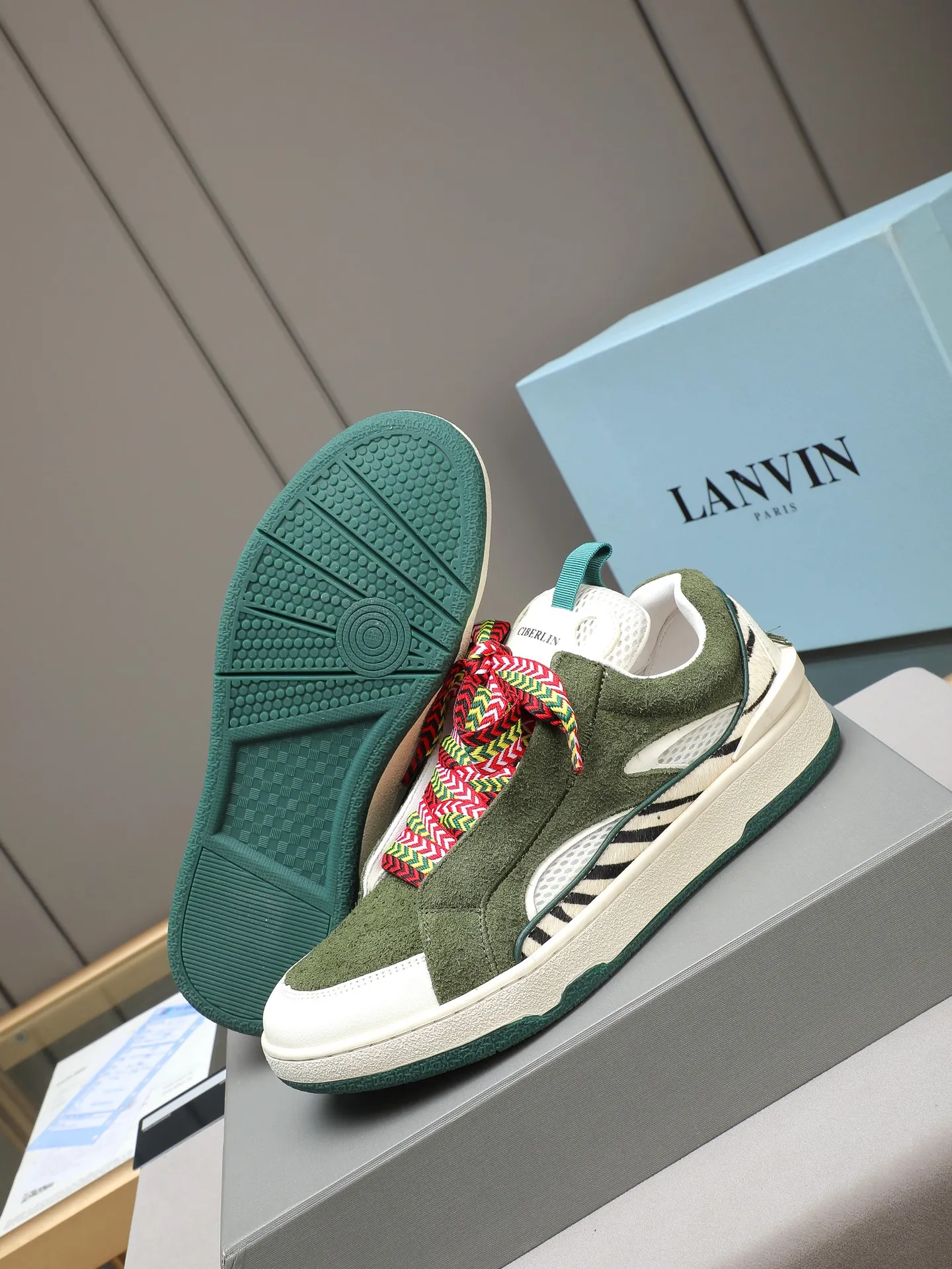 Men's shoes 💰640 [LANVIN] The latest fashionable item! High quality CLAY series‼ ️ The latest trendy products of the season 🌈Many bloggers have planted grass and purchased the original open-mold customization. The upper and outsole are sewn with mark threads without edge sealing. Multiple material splicing combination design. Very versatile for fashionable and casual wear. Comfortable on the feet. Self-recommended. Upper cowhide + cow suede + breathable mesh lining. Foot-padding cowhide. Exclusive original open-mold clear logo rubber outsole ⚠️38-44 (customized for 45)